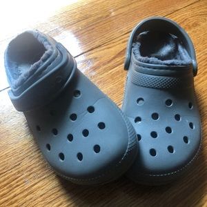 Crocs with fur size 7W 5M